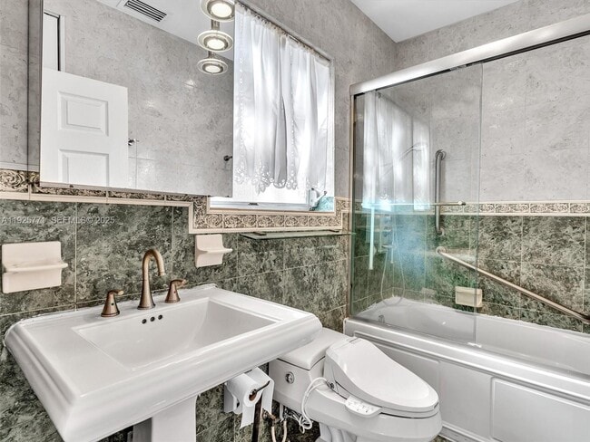 Building Photo - 2443 Meridian Ave