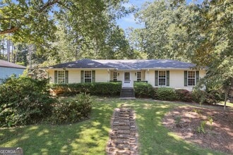 Building Photo - 102 Hickory Dr
