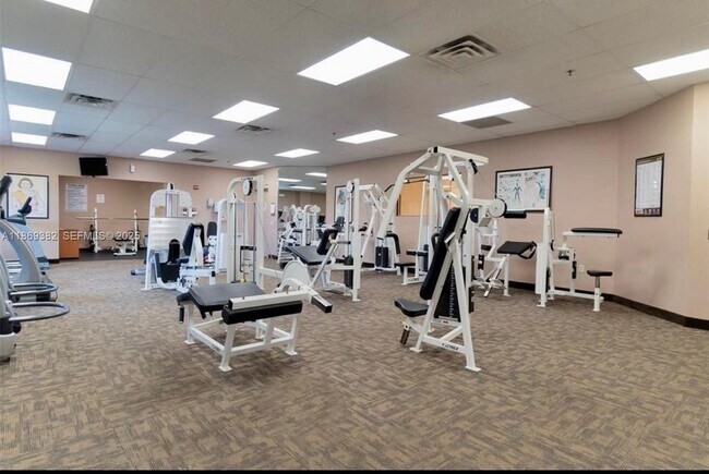 Building Photo - 671 S Hollybrook Dr