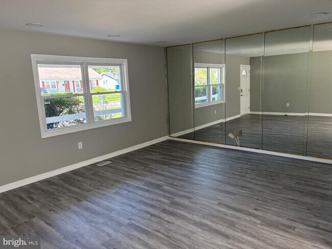 Building Photo - 18 Glover Ln