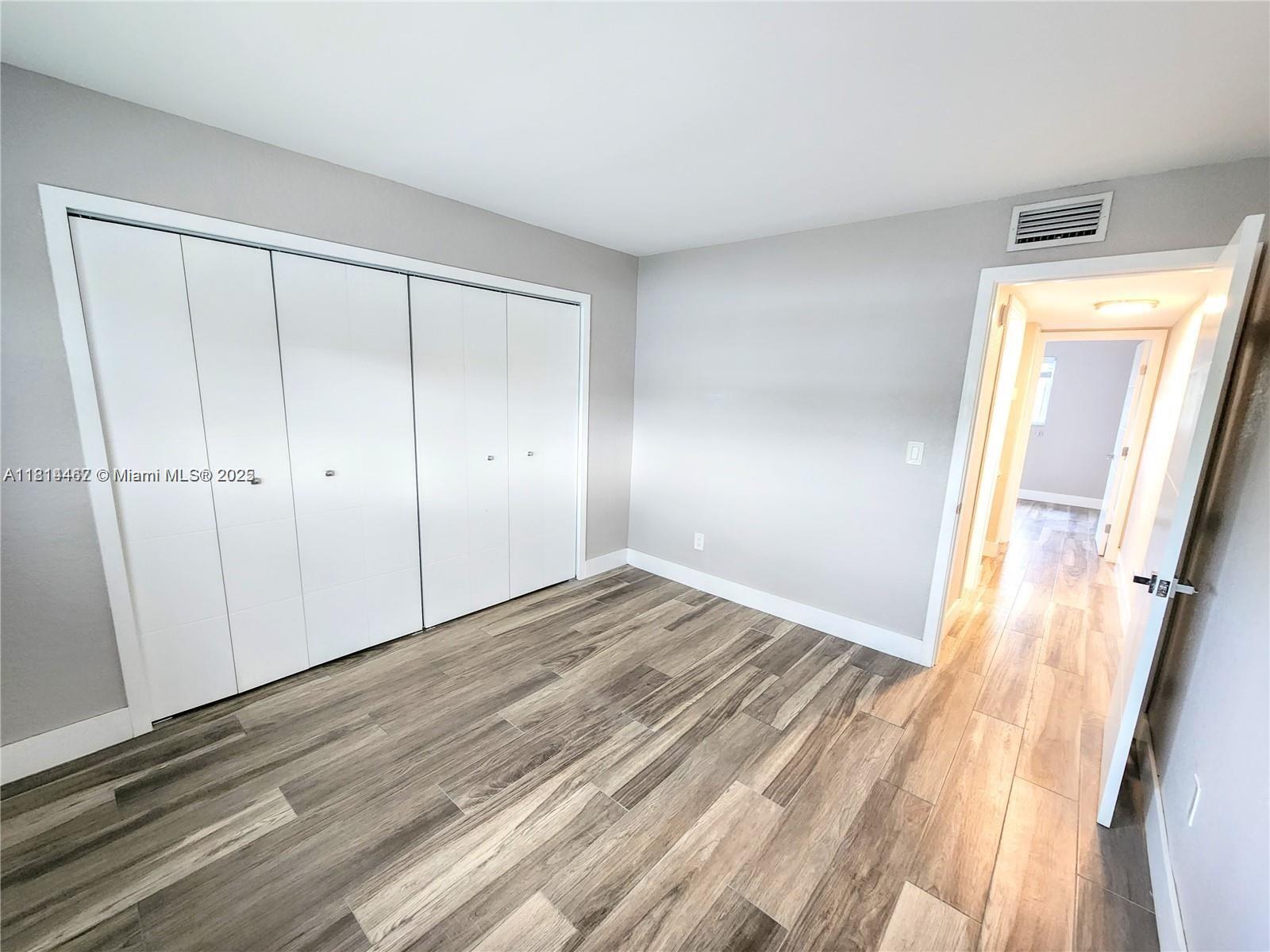 Building Photo - 1201 SW 42nd Ave
