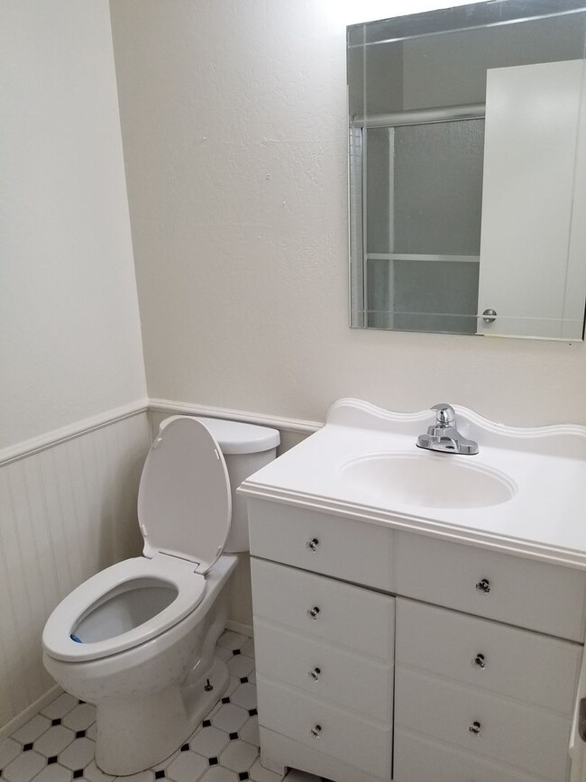 Building Photo - 4 bedroom house for rent