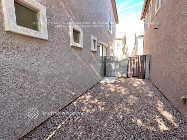 Building Photo - 1507 S Colt Dr