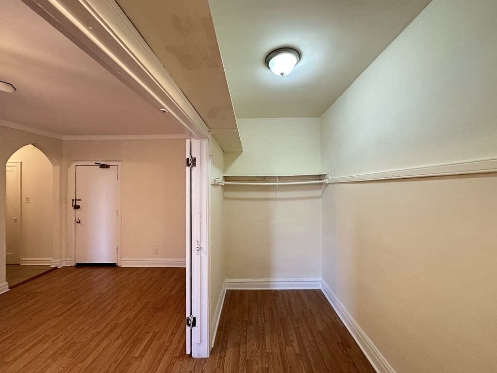 Building Photo - 4834 N Damen Ave