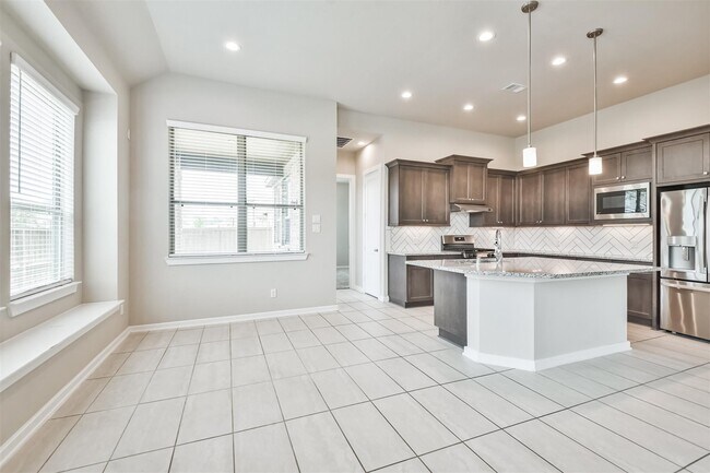 Building Photo - 27025 Sofia Forest Dr