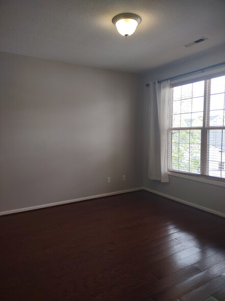 Building Photo - 331 Scio Village Ct