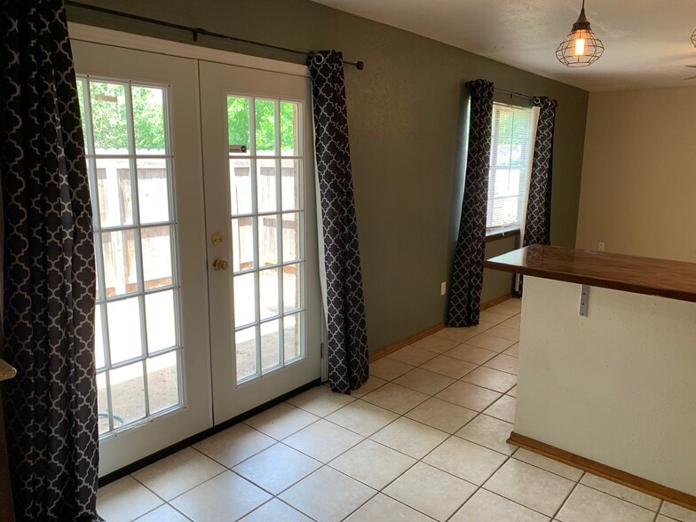 Building Photo - 641 Belle Air Ave