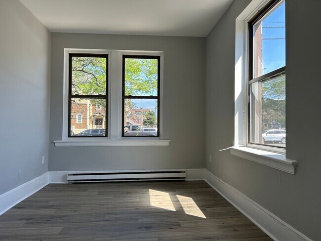 Building Photo - 1 Bedroom, 1 Bathroom Apartment Located on First Floor -- Ready For Move-In!