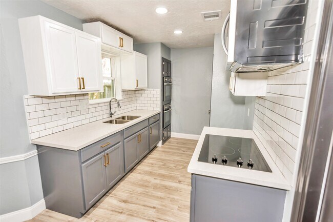 Building Photo - 16223 Brinkwood Dr