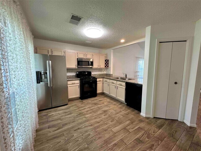 Building Photo - 21418 Park Bishop Dr