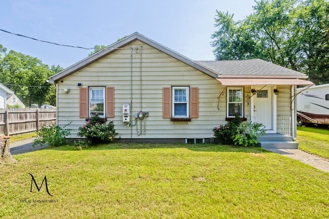 Building Photo - Single-Level Living! 3 Bed Ranch with Mode...