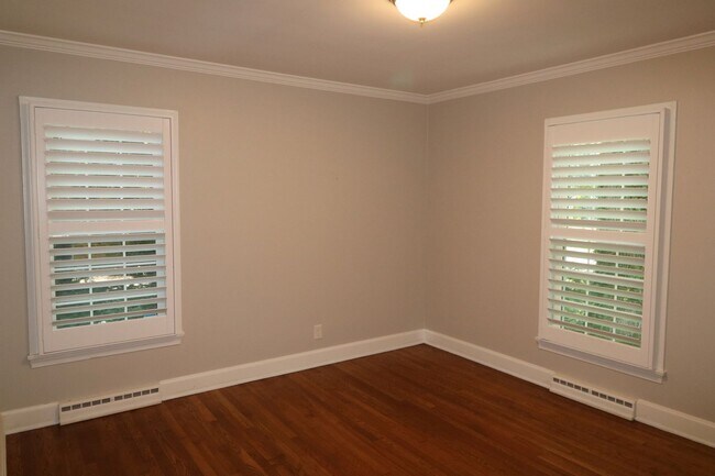Building Photo - 2833 Wesleyan Ln