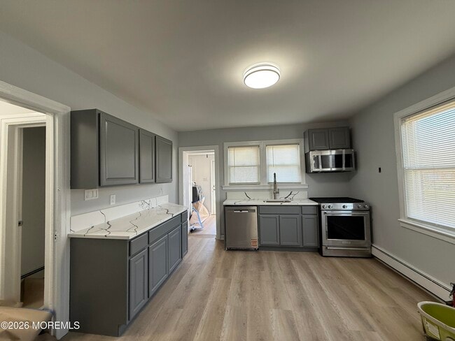 Building Photo - 464 2nd Ave