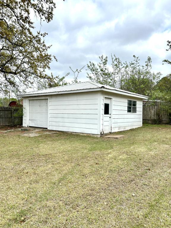 Building Photo - 424 N Webb Ave