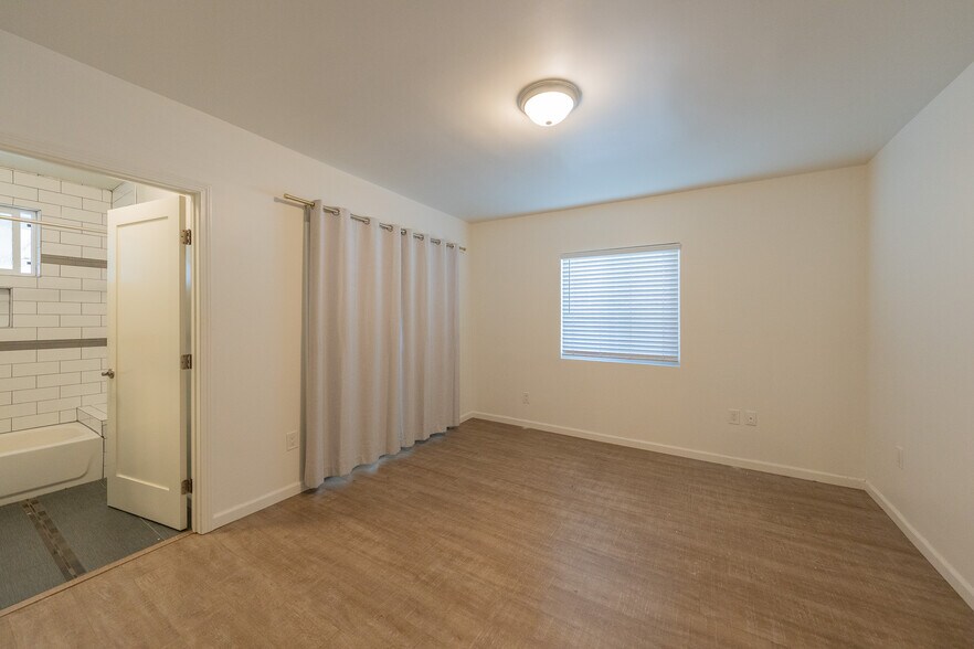 Building Photo - 7503 Camellia Ave