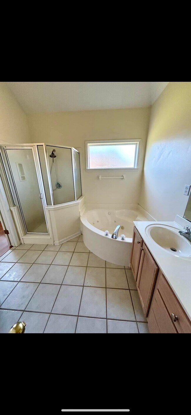 Building Photo - 8240 Blue Lagoon Dr