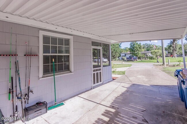 Building Photo - 1358 Hollyhock Cir