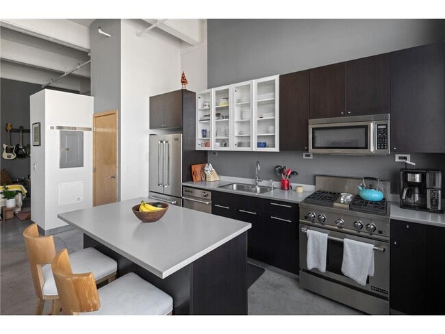 Building Photo - 700 N Washington Ave