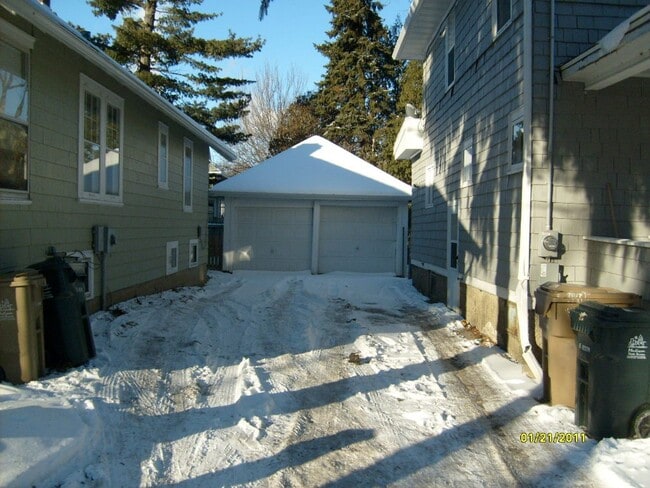 Building Photo - Spacious 4-Bedroom House on Drake Street w...