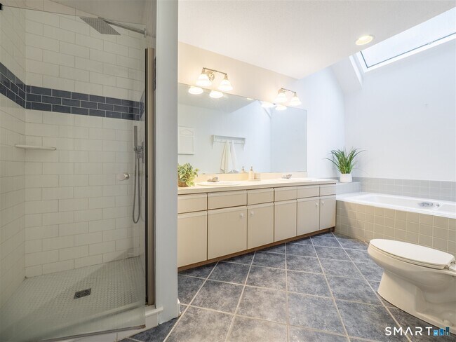 Building Photo - 36 Wilton Crst