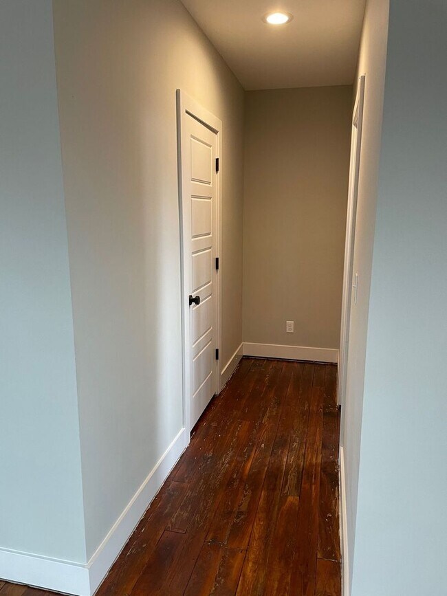 Building Photo - Shelby Park Amazing Newly Renovated 2 Bedroom House