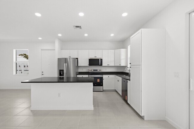 Building Photo - 4416 Longwood Lk Sq