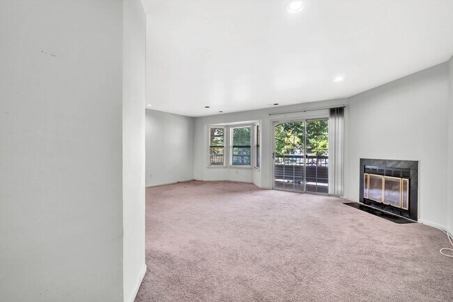 Building Photo - 302 Trinity Ct