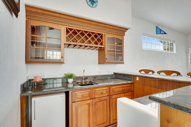 Building Photo - 1 Overlook Pl