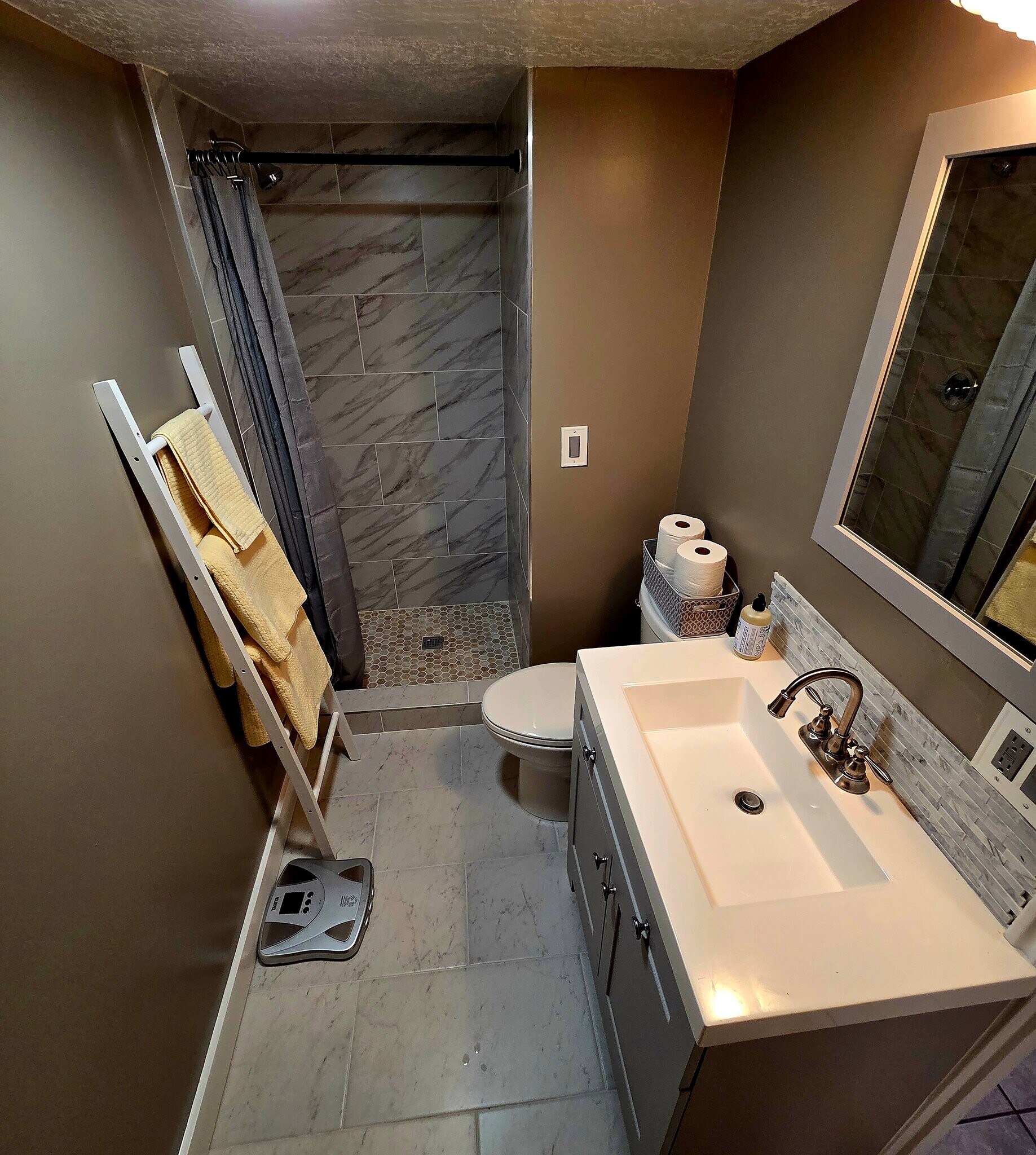 Building Photo - 2205 Buttonwood Dr