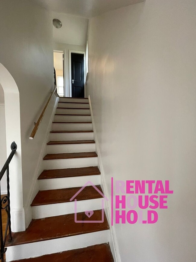 Building Photo - ~ 3 BEDROOM | 1 BATH | FREE PRE SCREEN