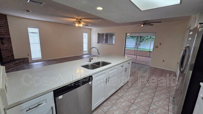 Building Photo - 4817 Cypress Tree Dr