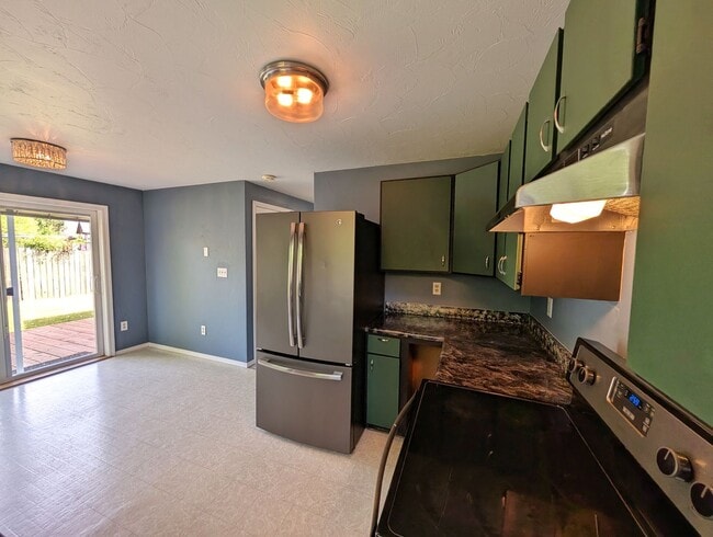 Building Photo - Valley Townhome, 3BD/1.5BA, Fully Fenced Y...