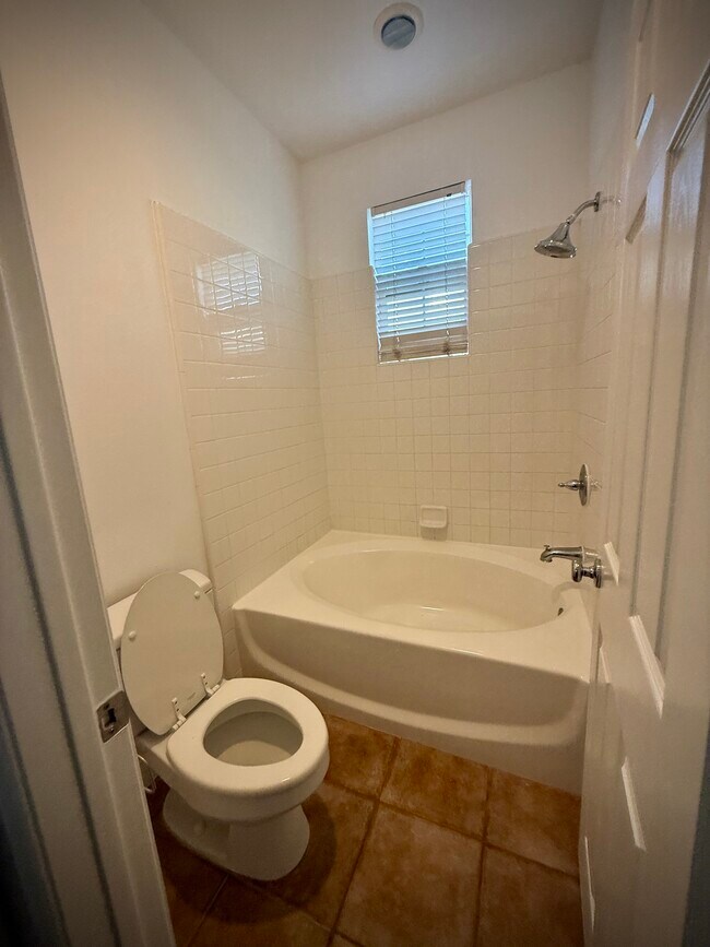 Building Photo - 14 Arabis Ct