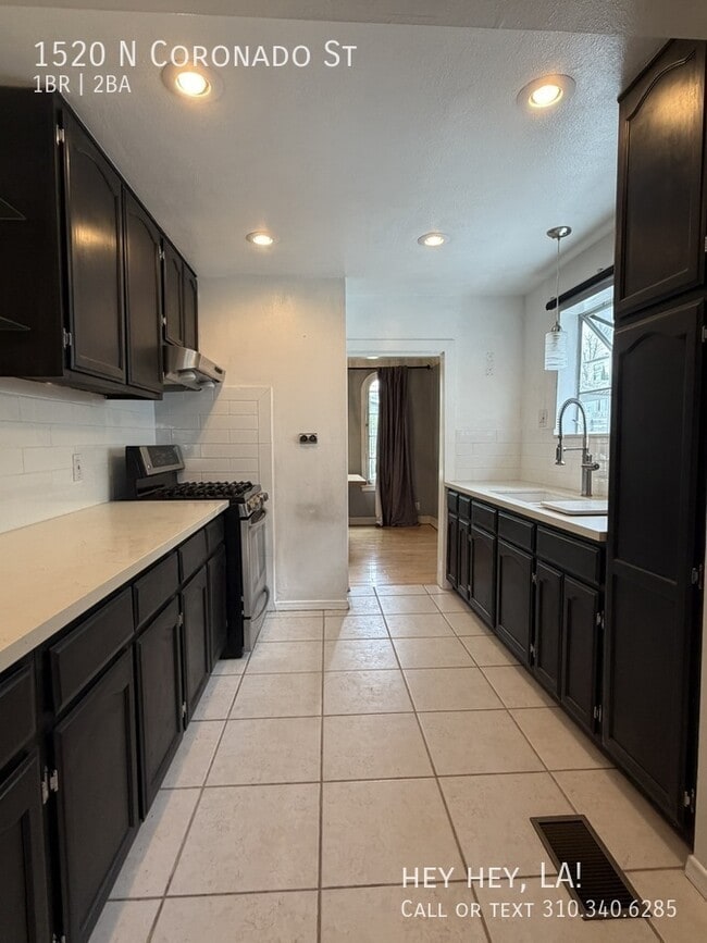 Building Photo - 1520 N Coronado St