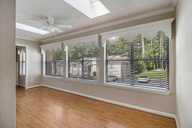 Building Photo - Sunlit 2BD/2BA with Fireplace in Peaceful ...