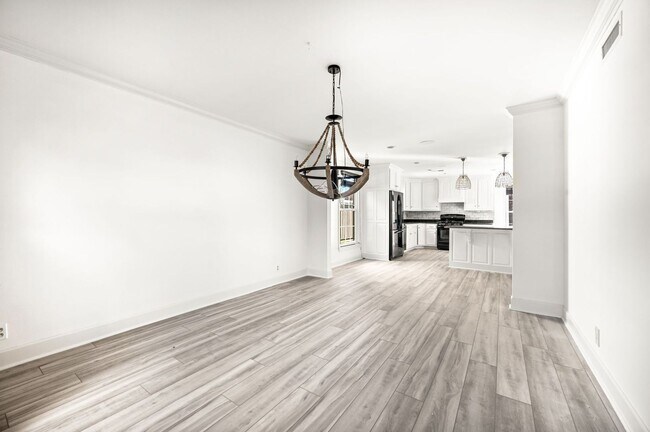 Building Photo - Awesome 4BR/3BA end-unit townhouse in the desirable River Plantation neighborhood!