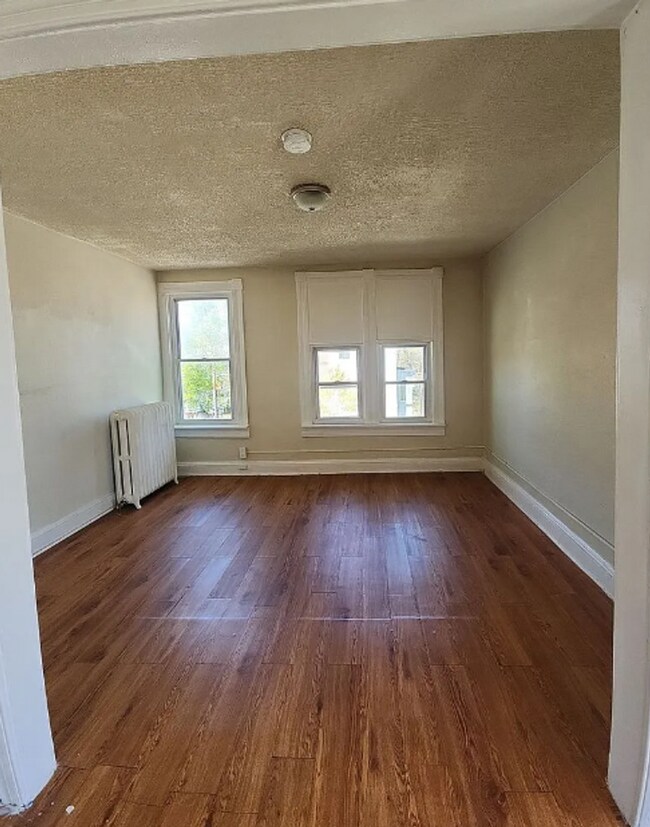 Building Photo - 103 E 22nd St