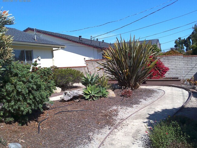 Building Photo - Sunset Terrace 3 bedroom, 2 bath house, 2 car garage in Los Osos