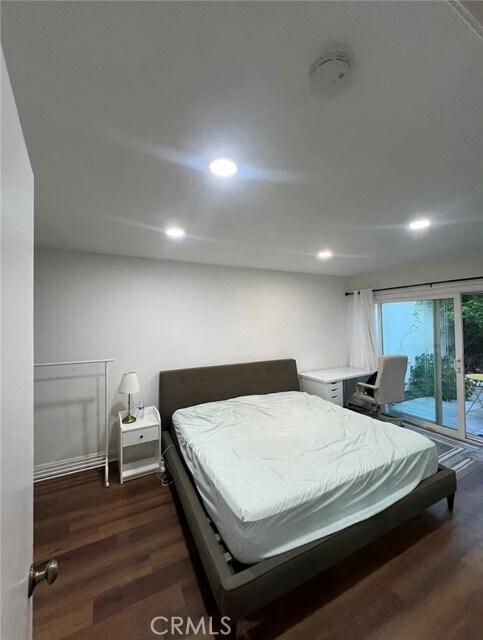 Building Photo - 9 Oak Tree Ln