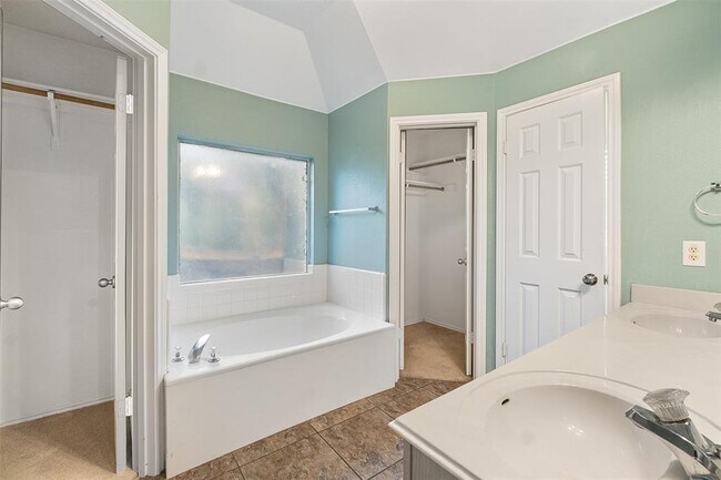 Building Photo - 3012 Hill St