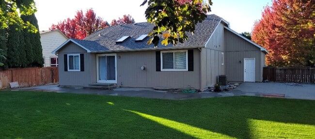 Building Photo - CDA Place Neighborhood- 4 bed with basement, cul de sac