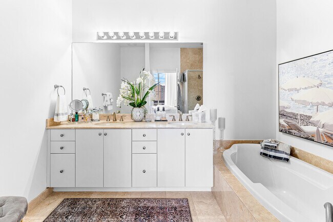 Building Photo - 701 S Olive Ave