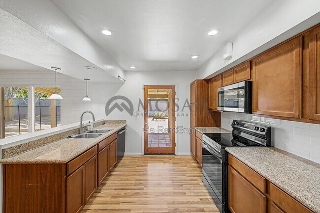 Building Photo - 3333 E Medlock Dr