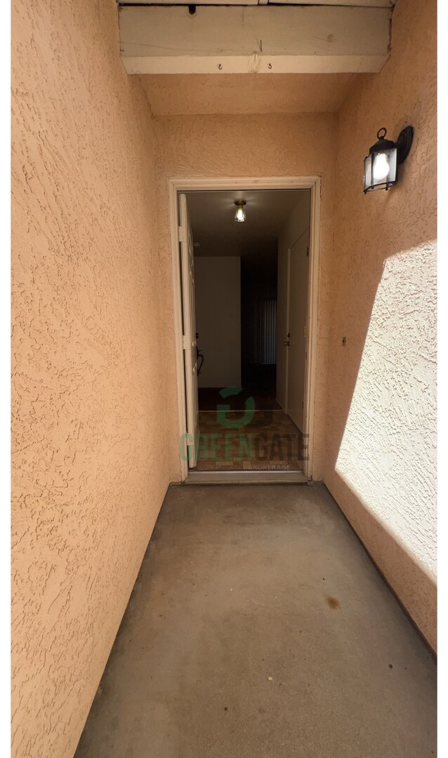 Building Photo - 2201 Meadow Glen Dr