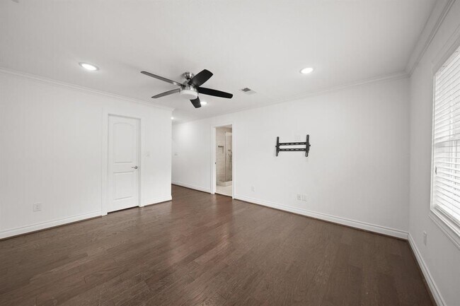 Building Photo - 4427 Sarong Dr