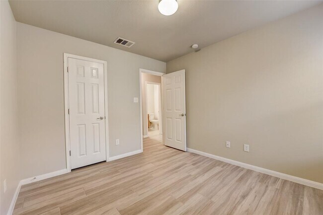 Building Photo - 834 Dark Horse Ln