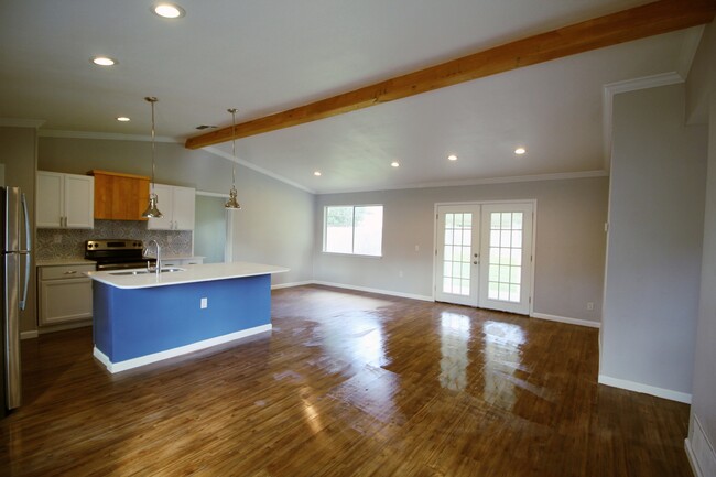 Building Photo - Adorable 3 Bedroom 2 Bath Remodel in 78230