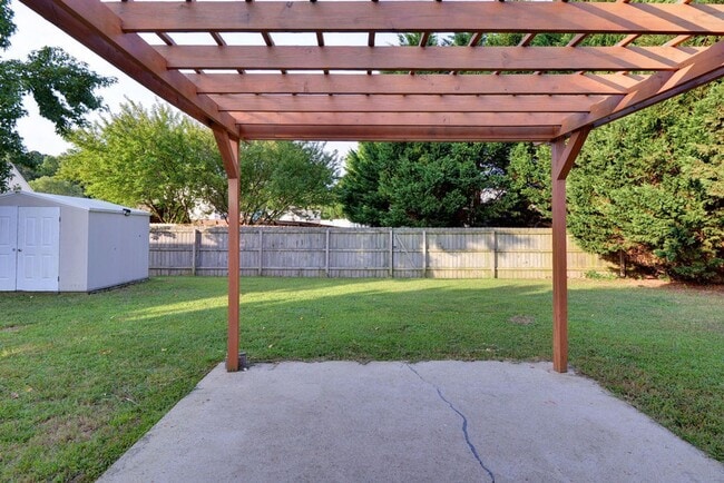 Building Photo - Spacious Rancher in Quiet Cul-de-sac