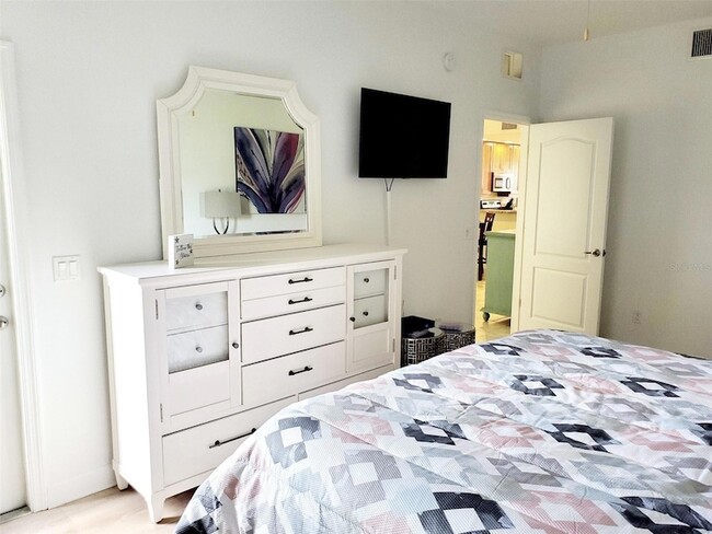 Building Photo - 6618 7th Ave Cir W