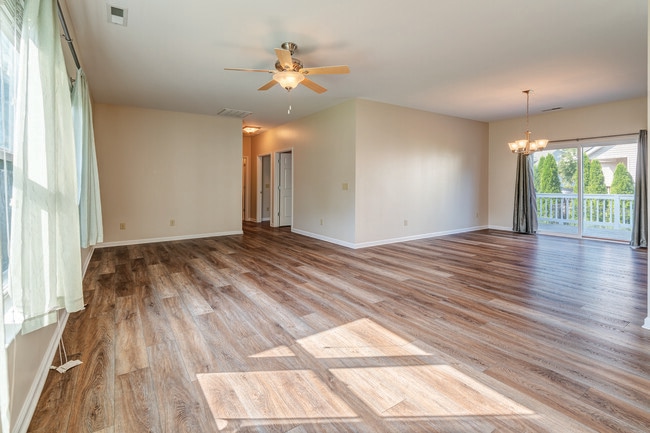 Building Photo - 175 Springfield Meadow Dr